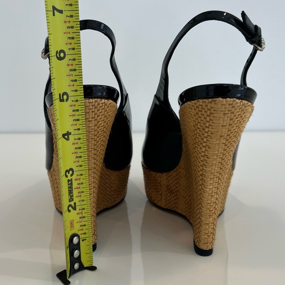 GUCCI BLACK PATENT LEATHER RAFFIA WEDGES SANDALS SIZE IT 37 / US 7 - Picture 16 of 17
